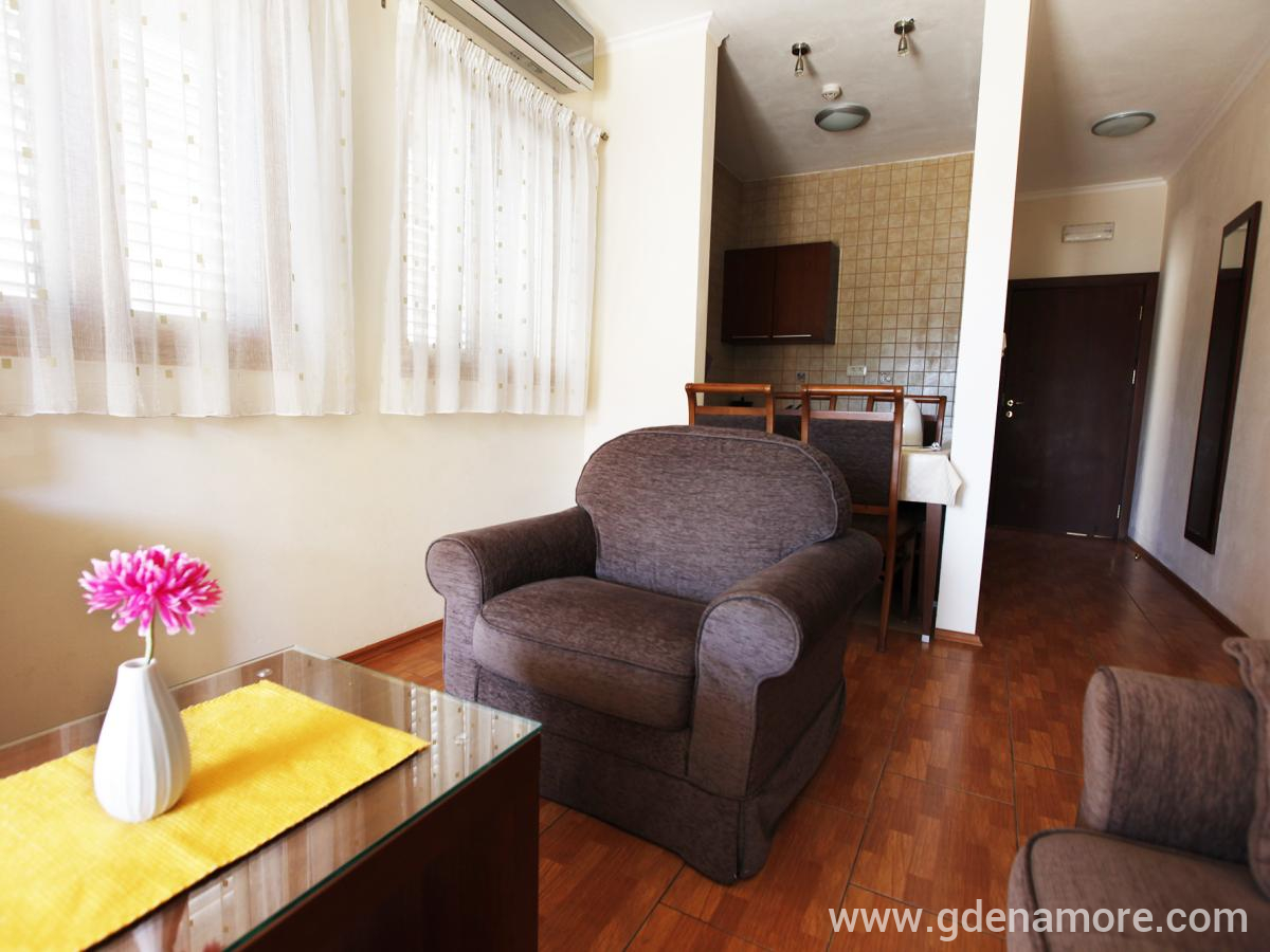 Apartmani i sobe M.U.N., privatni smeštaj u mestu Petrovac, Crna Gora