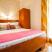 Apartmani-Vila Taida- NEVJEROVATNO SNIZENJE OD 70% U JUNU! REZERVACIJE U TOKU !!!!!, APARTMAN SA DVIJE SPAVACE SOBE I POGLEDOM NA MORE , DVA BALKONA ( 5 OSOBA), privatni smeštaj u mestu Dobre Vode, Crna Gora