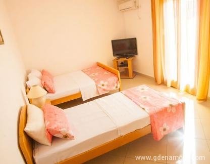 Apartmani-Vila Taida- NEVJEROVATNO SNIZENJE OD 70% U JUNU! REZERVACIJE U TOKU !!!!!, STUDIO SA BALKONOM I POGLEDOM NA MORE 3 OSOBE, privatni smeštaj u mestu Dobre Vode, Crna Gora